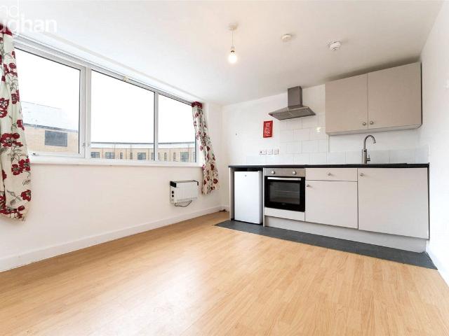 Studio for rent in Mount Pleasant, Iford
