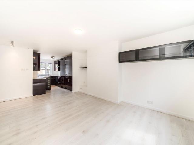 Apartment for rent in Mortlake, Greater London