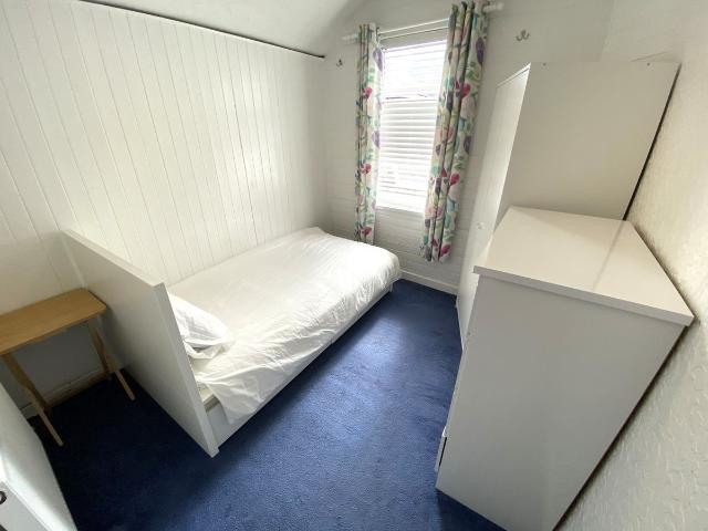 Room for rent in Pengam Green, Falcon Lodge