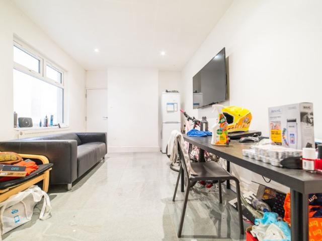 House for rent in Pengam Green, Falcon Lodge