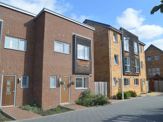 Apartment for rent in Monks Orchard, Kent