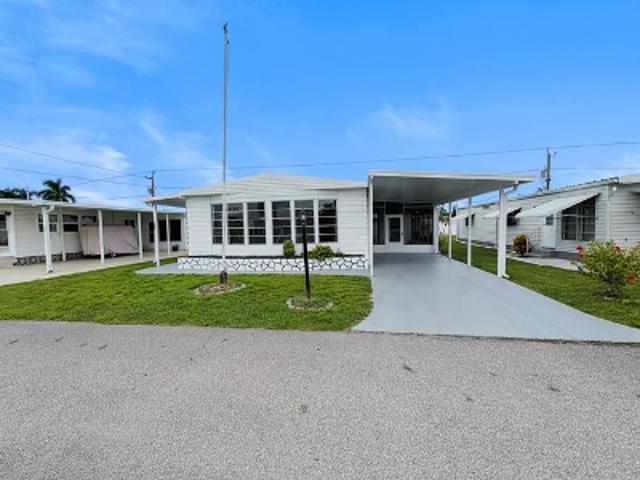 House for sale in Tamiami Village & RV Park, North Fort Myers