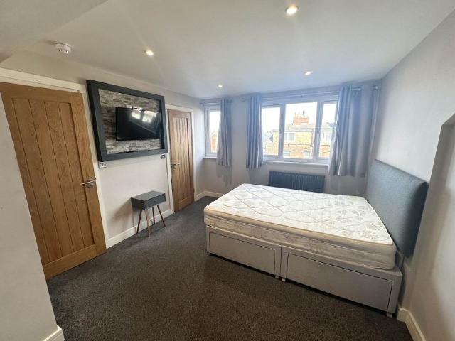 House for rent in East End Park, West Yorkshire