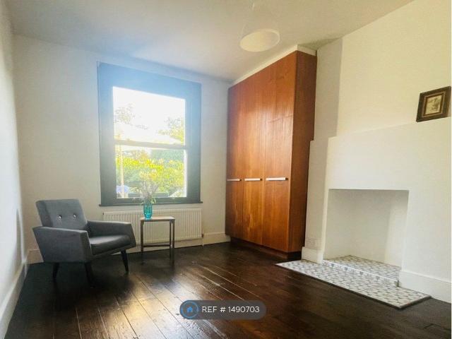 Apartment for rent in Brondesbury, Greater London