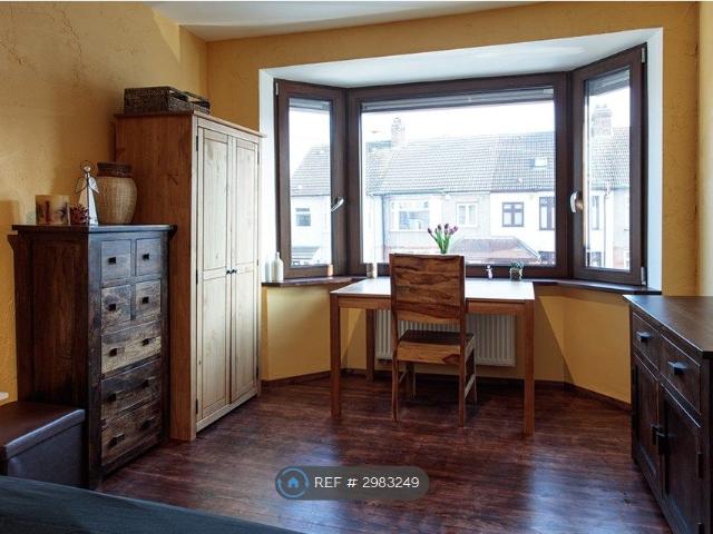 Room for rent in Rush Green, Greater London