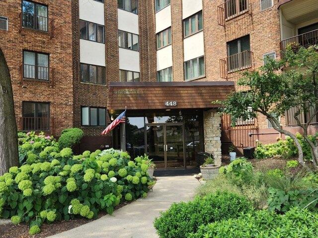 Condo for sale in Glen Ellyn