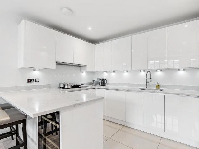 Apartment for rent in London Borough of Hammersmith and Fulham, Greater London