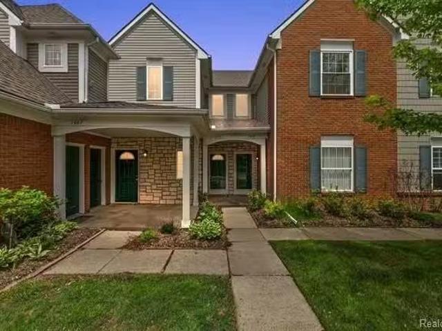 Condo for rent in Utica