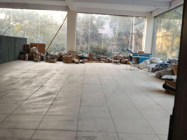 Commercial for rent in Deri