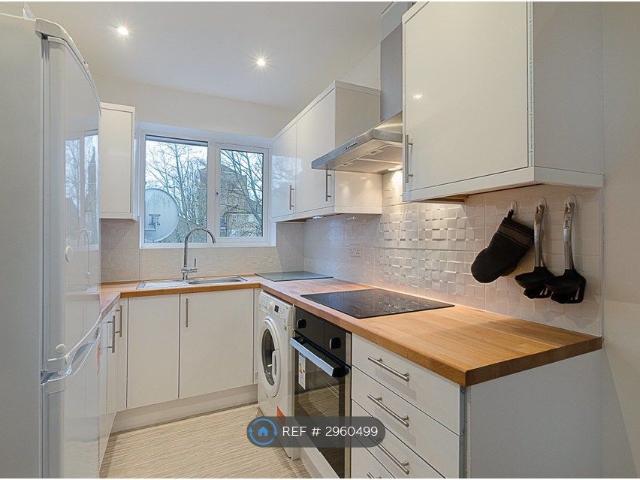 Room for rent in London Borough of Merton, Mitcham