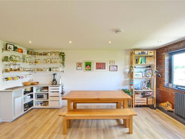Apartment for rent in Spike Island, Feckenham