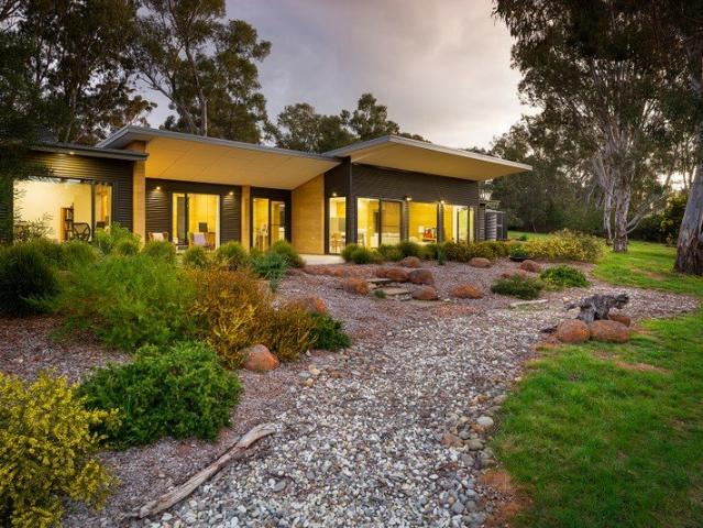 House for sale in Vaughan, Victoria