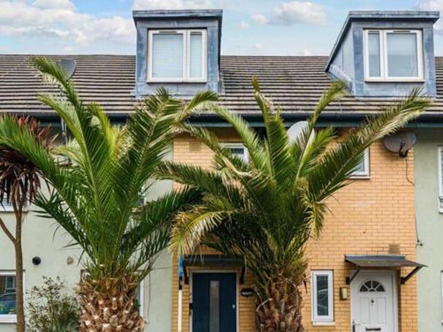House for sale in Surrey, England