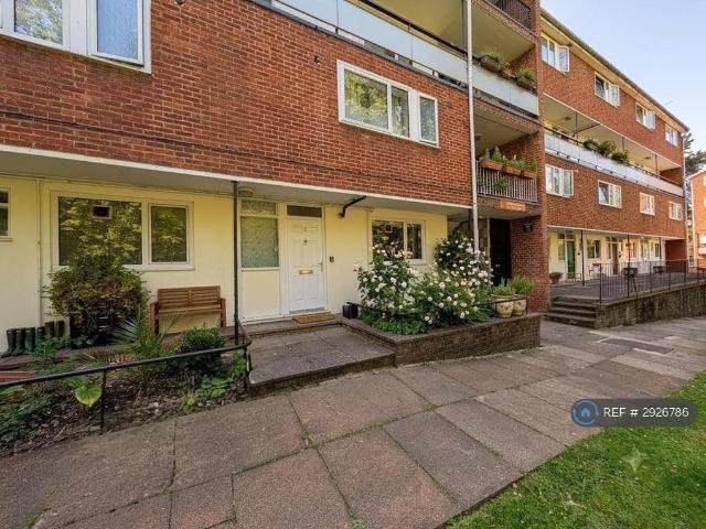 Apartment for rent in Roehampton, Greater London