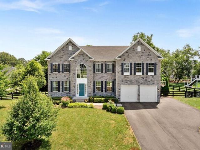 House for sale in Round Hill