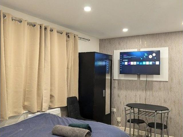 Studio for rent in Ramsden, Greater London