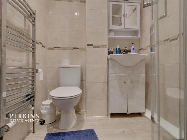 Apartment for rent in Wood End, Greater London