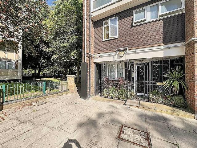 Room for rent in London Borough of Tower Hamlets, Greater London
