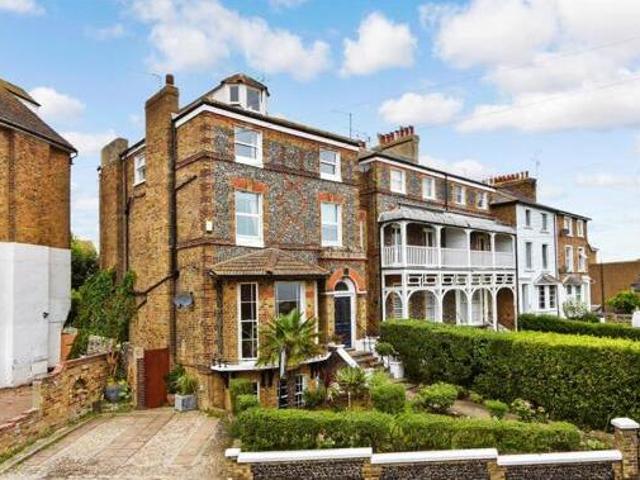 House for sale in Dumpton, Acol