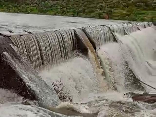 Rancho con presa hidráulica en venta