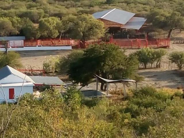 Rancho ganadero en Linares