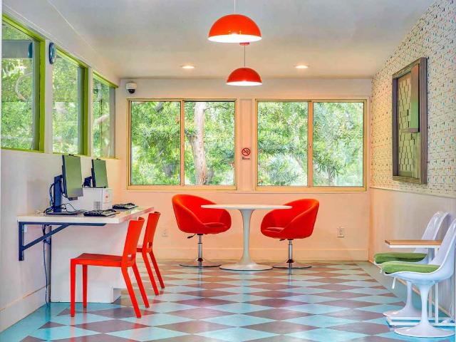 Apartment for rent in Canoga Park, California