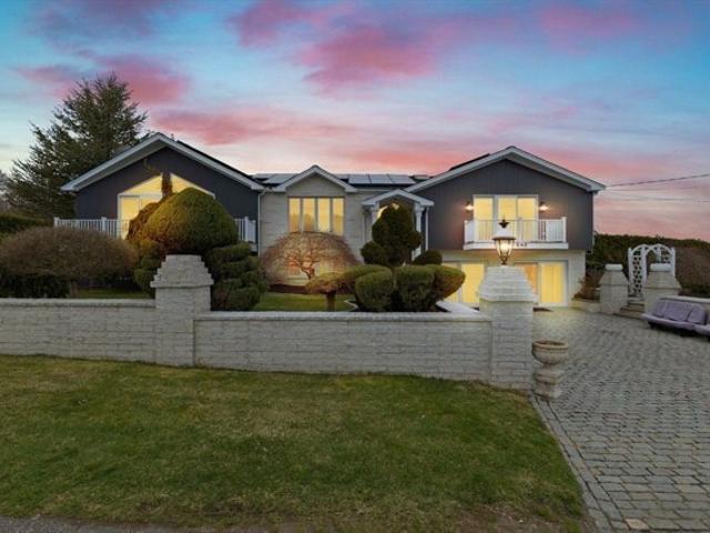 House for sale in Swansea