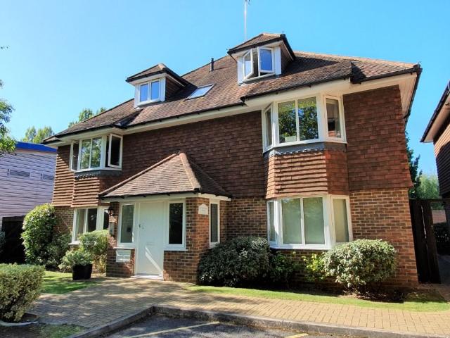 Apartment for rent in Pachesham Park, Surrey