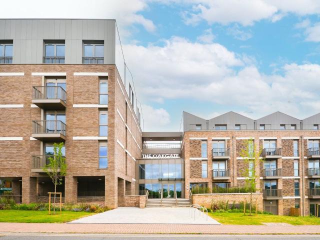 Apartment for rent in Pachesham Park, Surrey