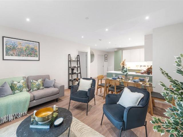 Apartment for rent in Pachesham Park, Surrey