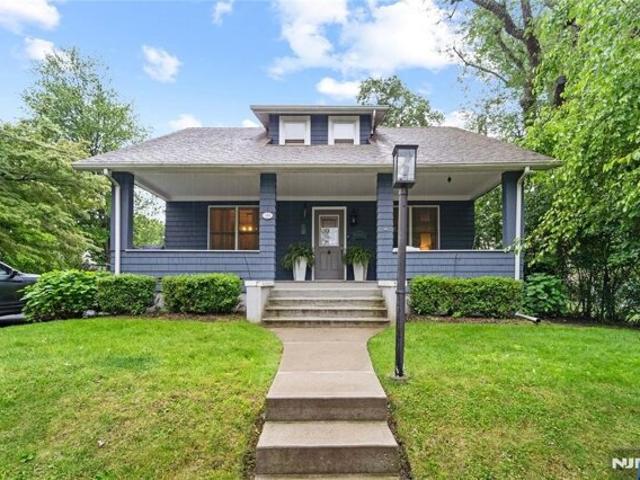 House for sale in Dumont