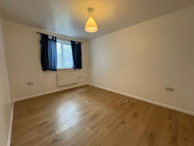 Apartment for rent in Gants Hill, Greater London