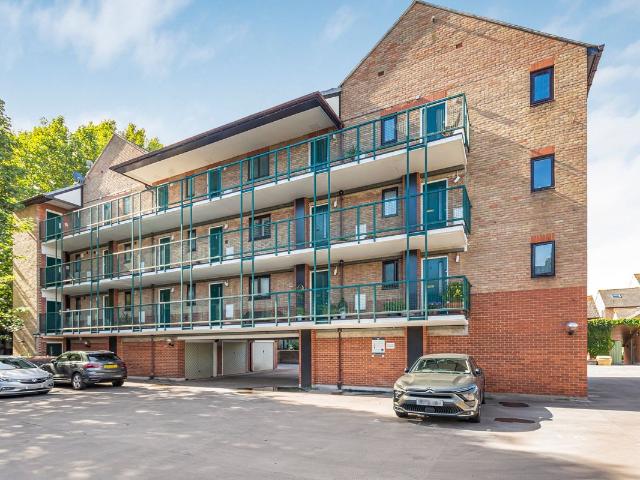 Studio for rent in Fulham, Greater London