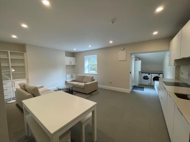 Apartment to rent in Bluebell, North Tipperary