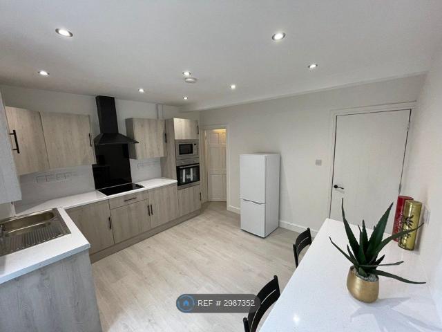 House for rent in Maidenhall, Key Street