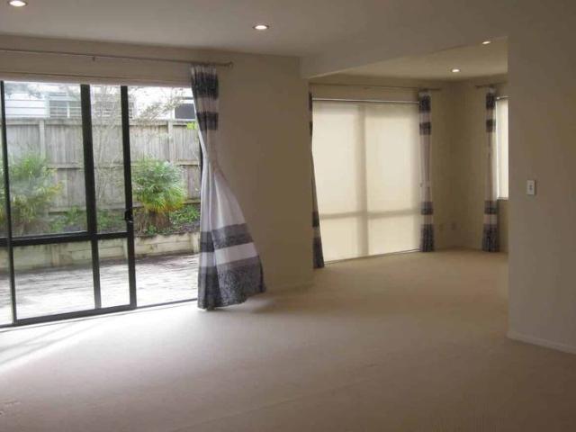 House for rent in Paremoremo