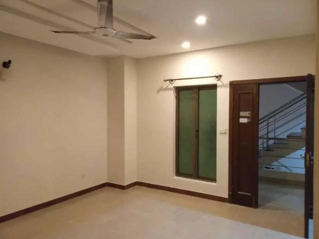 Apartment for rent in Zaraj Town Housing Society, تحصیل راولپنڈی چھاؤنی
