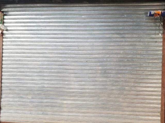 Commercial for rent in Deri