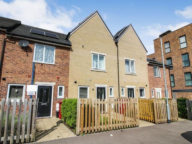 House for rent in Dee Park, Reading