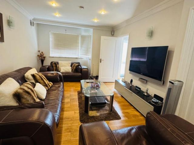 House for rent in Kingsbury, Greater London