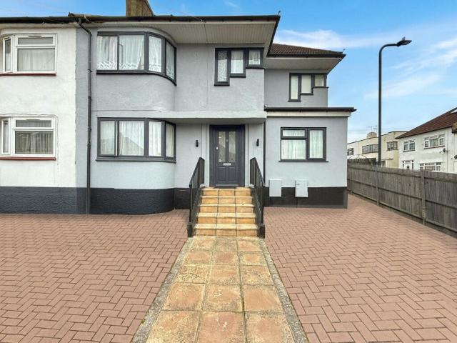 Room for rent in Kingsbury, Greater London