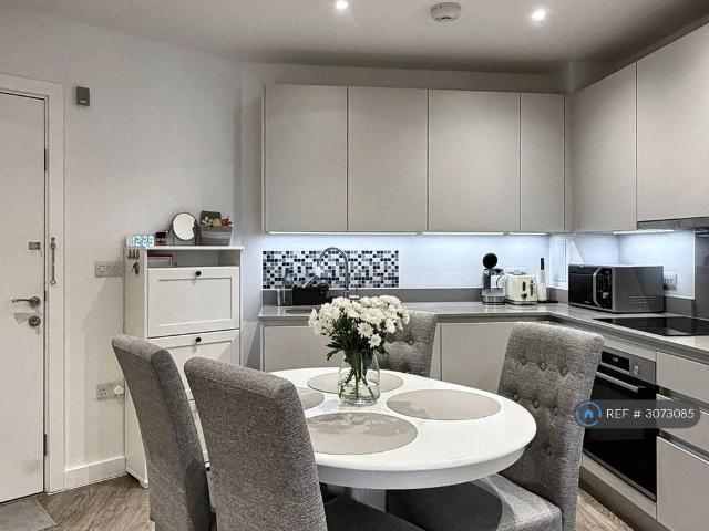 Apartment for rent in Commerce Road Industrial Estate, Greater London