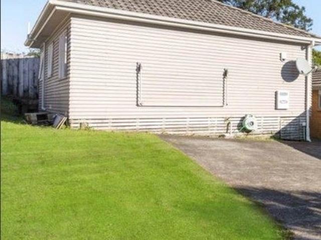 House for rent in Oratia