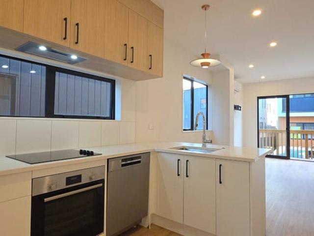 House for rent in Oratia