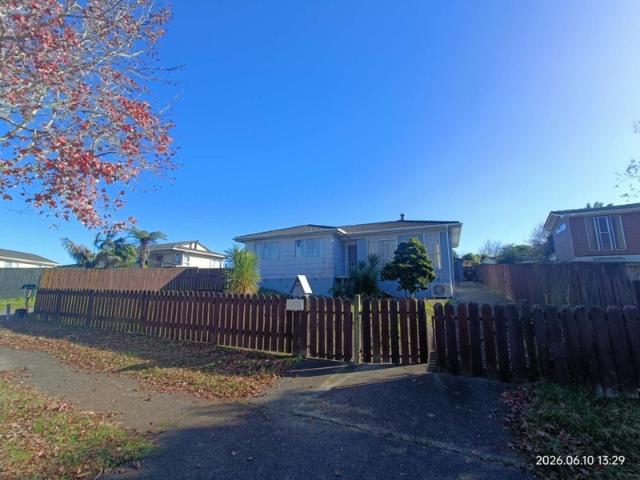 House for rent in Oratia
