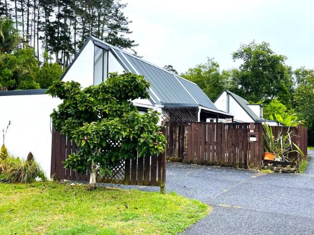 House for rent in Oratia