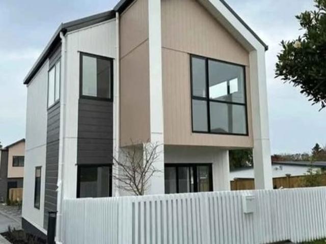 House for rent in Oratia