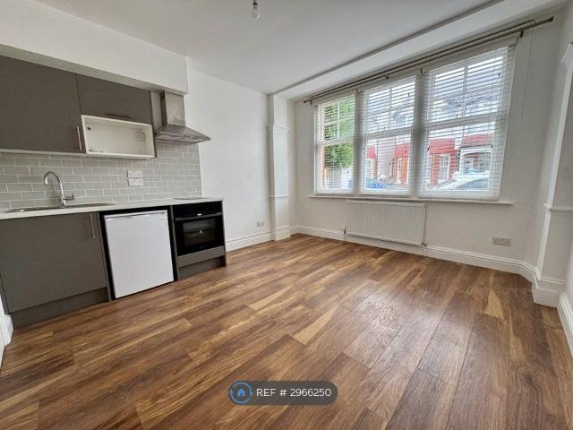 Studio for rent in Portslade by Sea, Hove