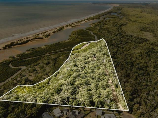 House for sale in Moore Park Beach