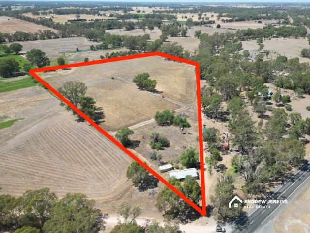 Cottage for sale in Koonoomoo, Victoria